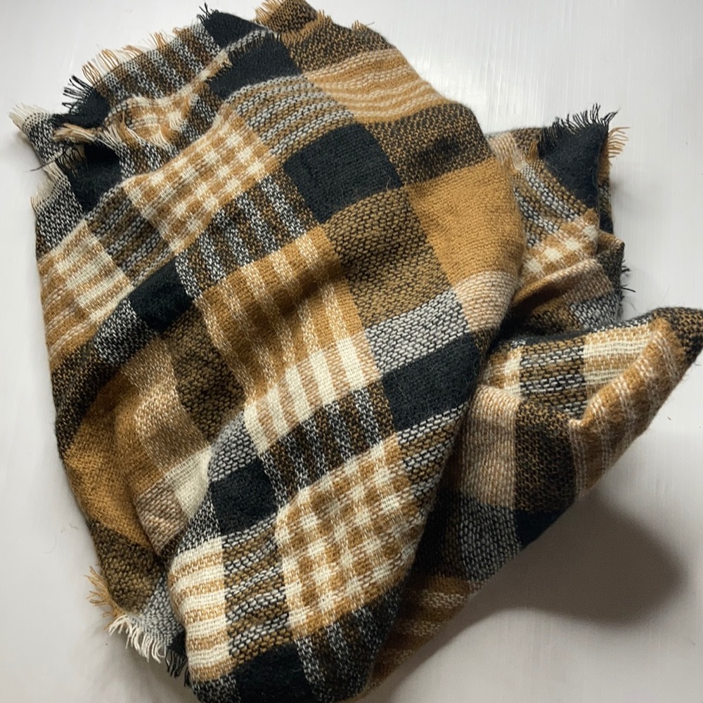 ModCloth Blanket Scarf - Picture 3 of 3